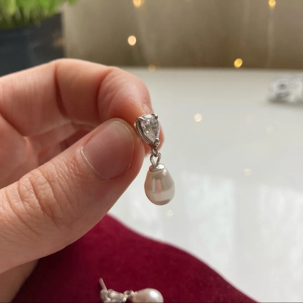 Swarovski pear-shaped freshwater pearls - Picture 1 of 2